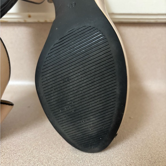 Coach and Four Cream/black heels - Picture 9 of 9